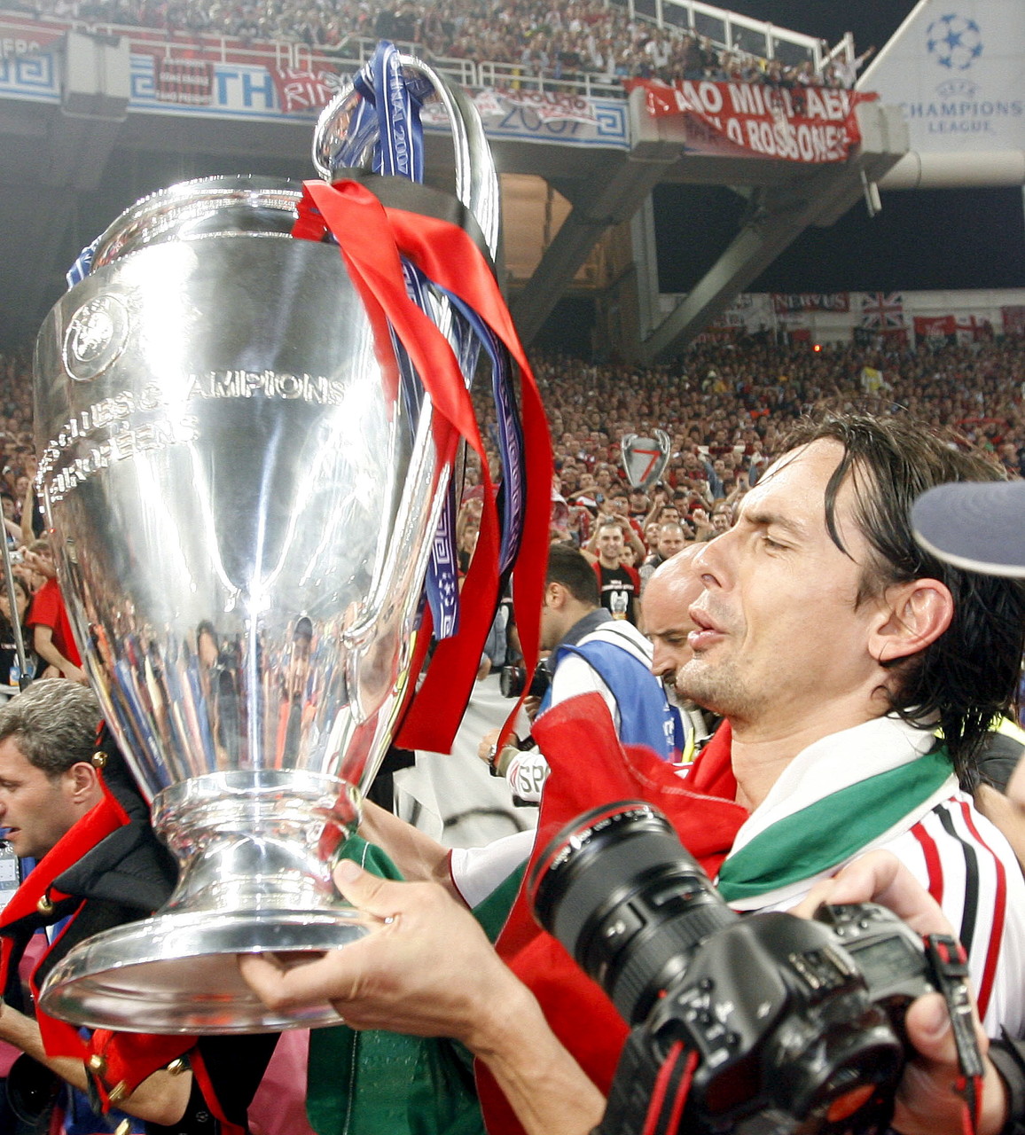 他们凭借紧 他们凭借紧